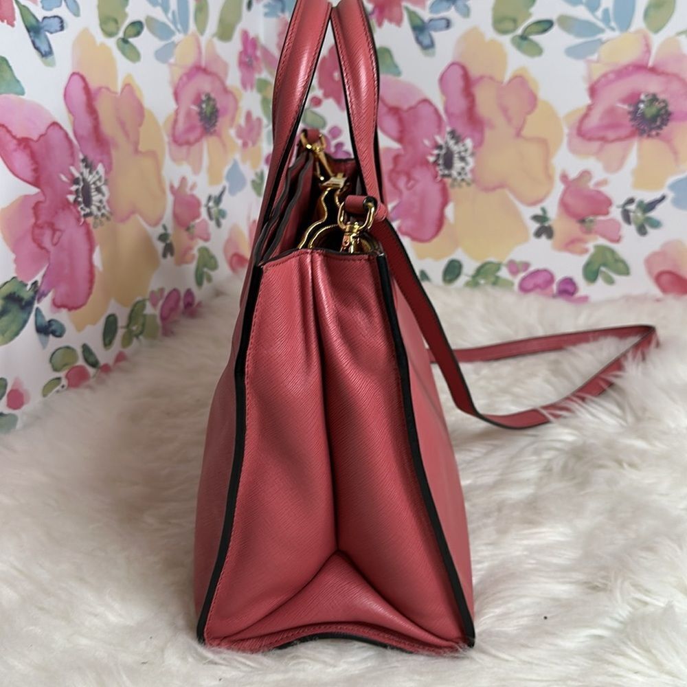 💯Authentic Prada Soft Triple Pocket Convertible Tote Safiano🍀 - Picture 4 of 17